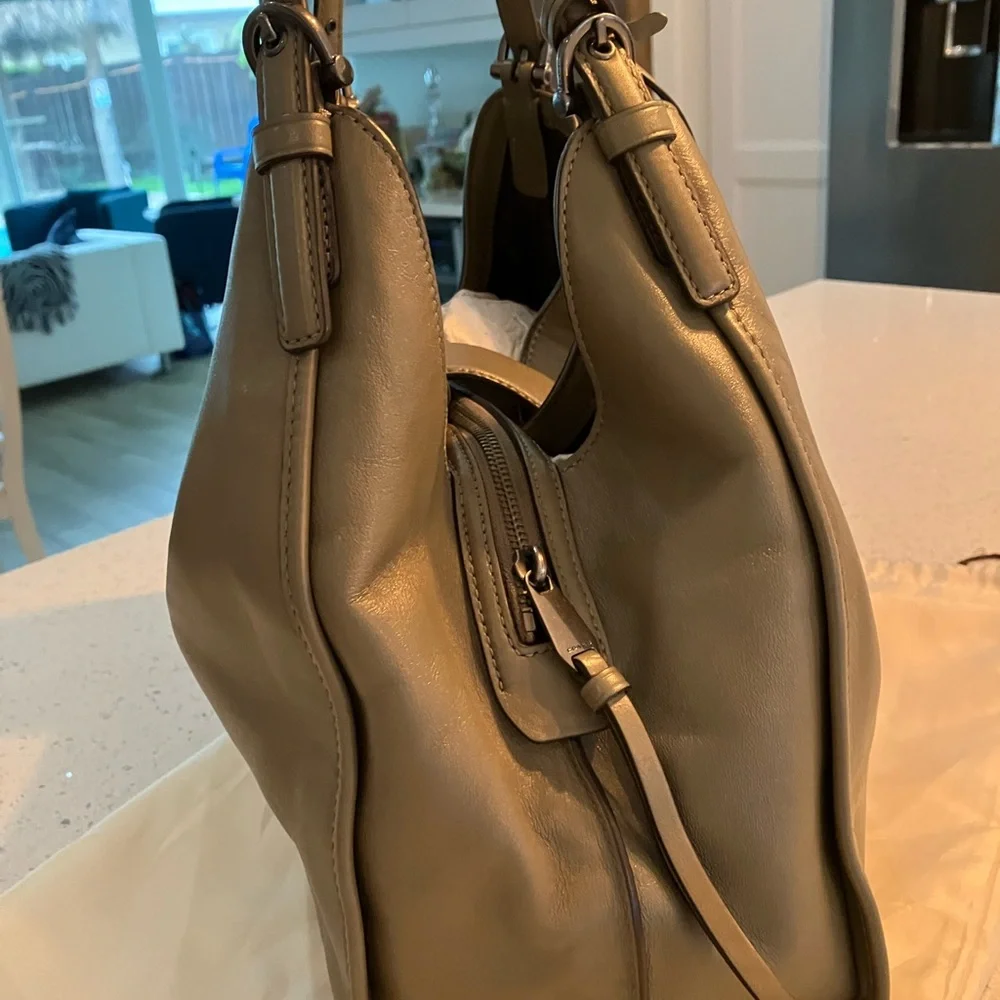 Coach Edie bag with 3 turn lock adjustable closures - Picture 8 of 14